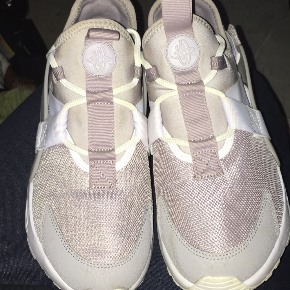Women Grey Nike hurraches